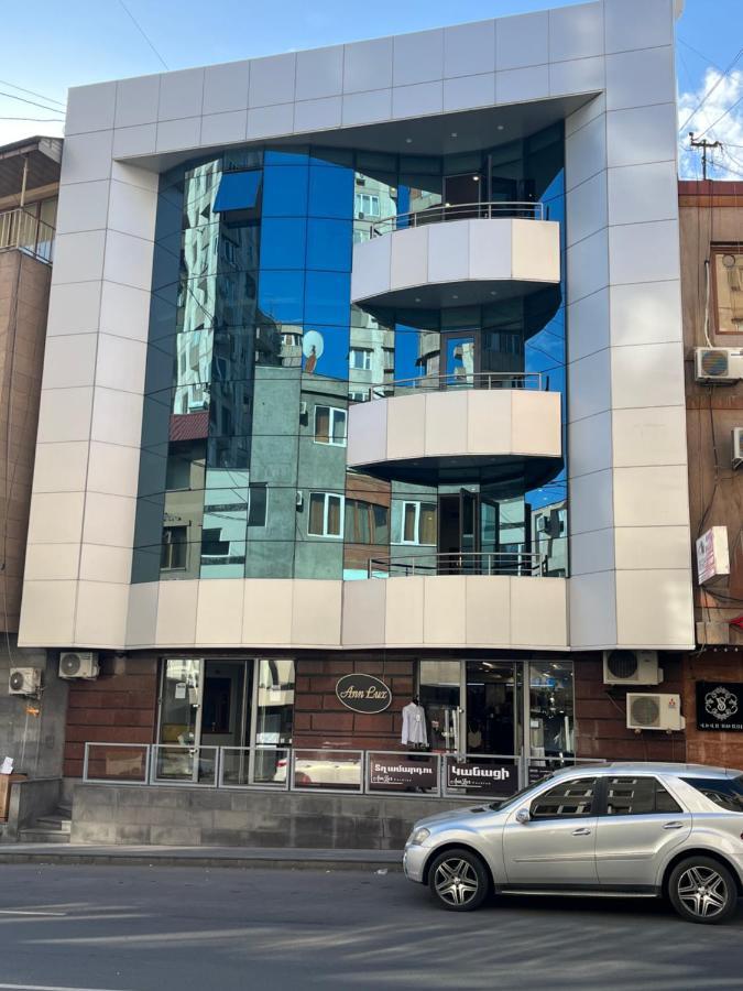 Friendly Hotel Erivan Exterior foto