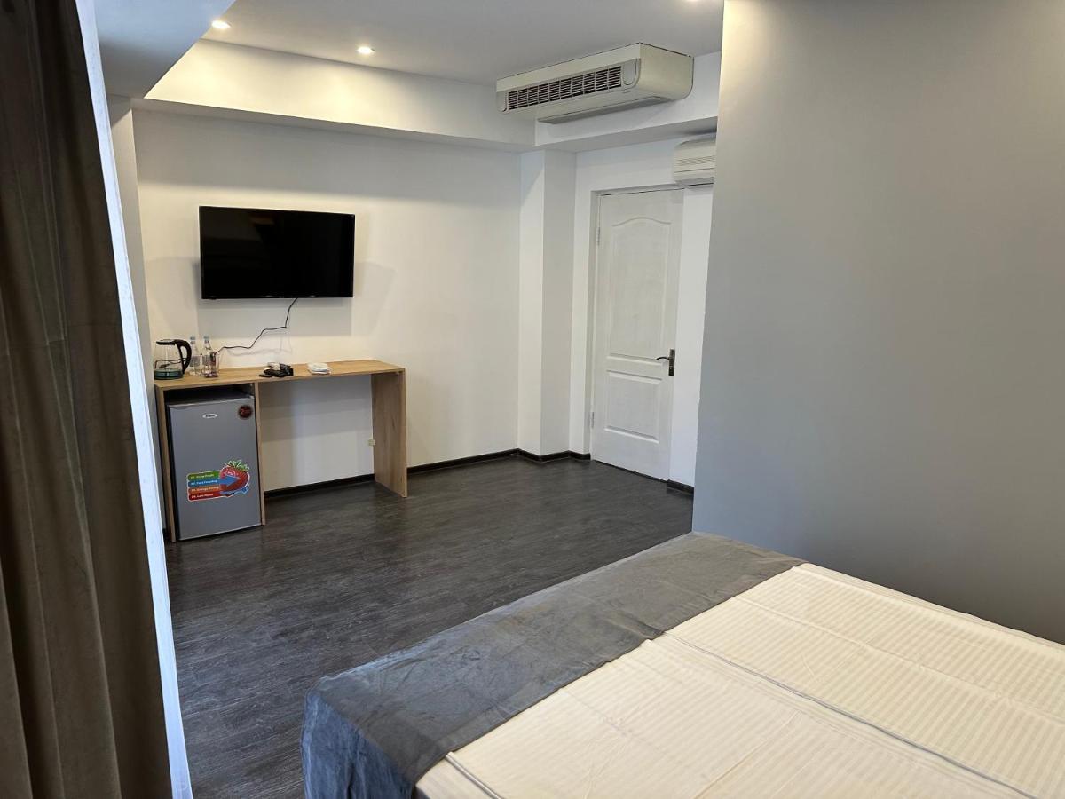 Friendly Hotel Erivan Exterior foto