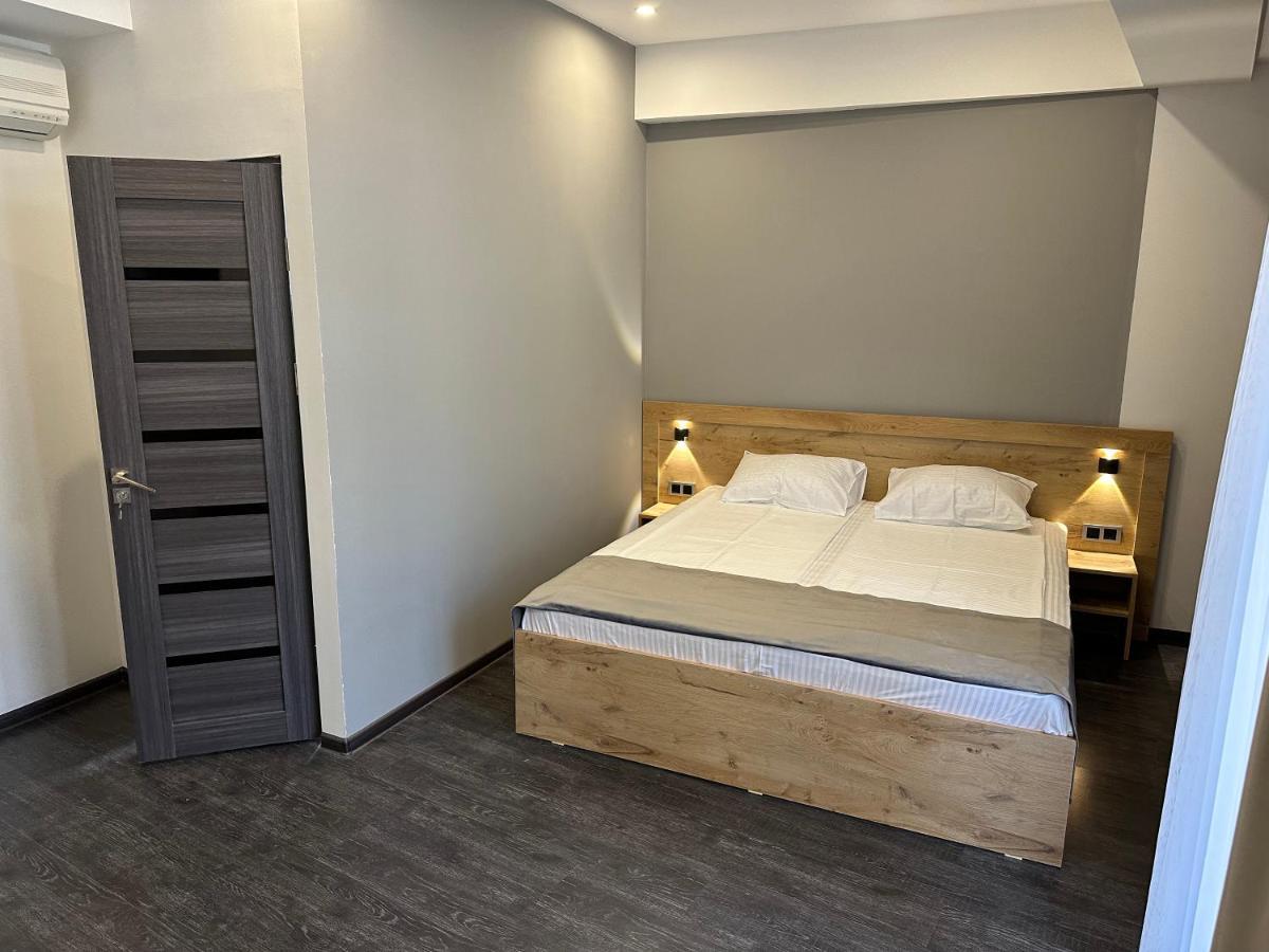 Friendly Hotel Erivan Exterior foto