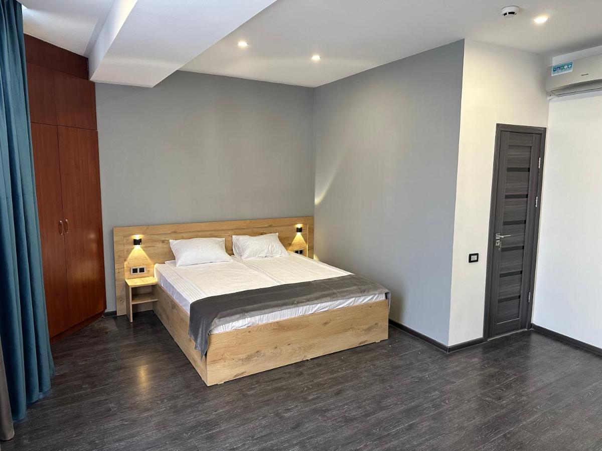 Friendly Hotel Erivan Exterior foto