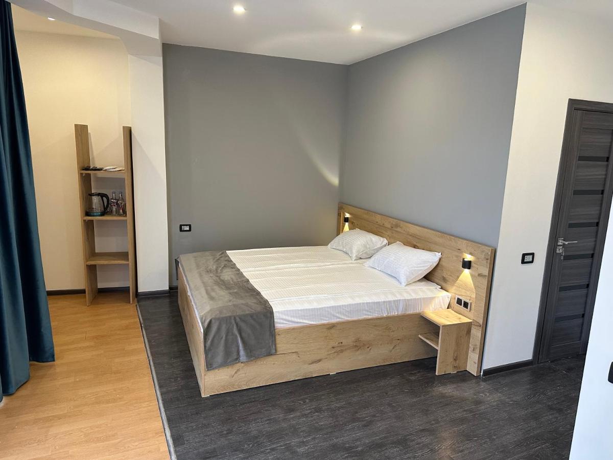 Friendly Hotel Erivan Exterior foto