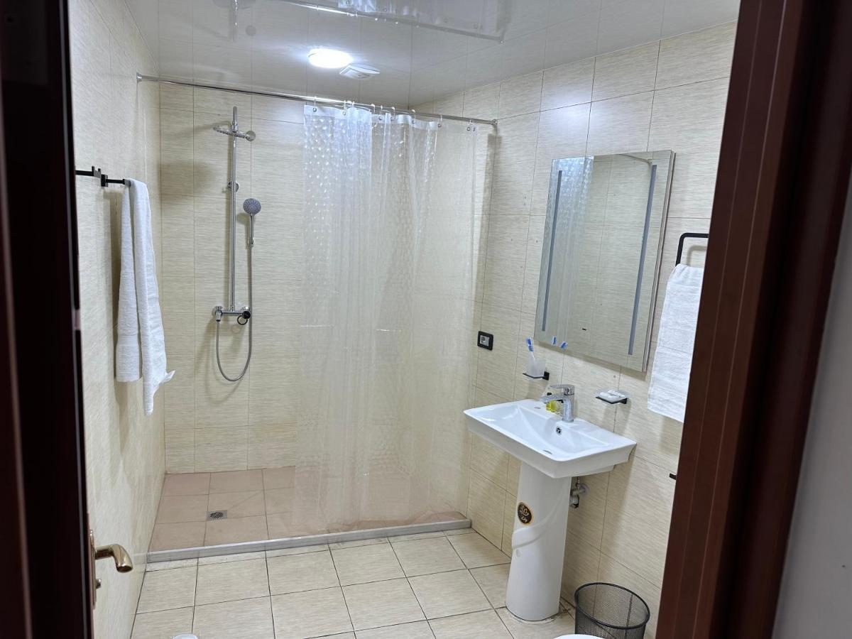 Friendly Hotel Erivan Exterior foto