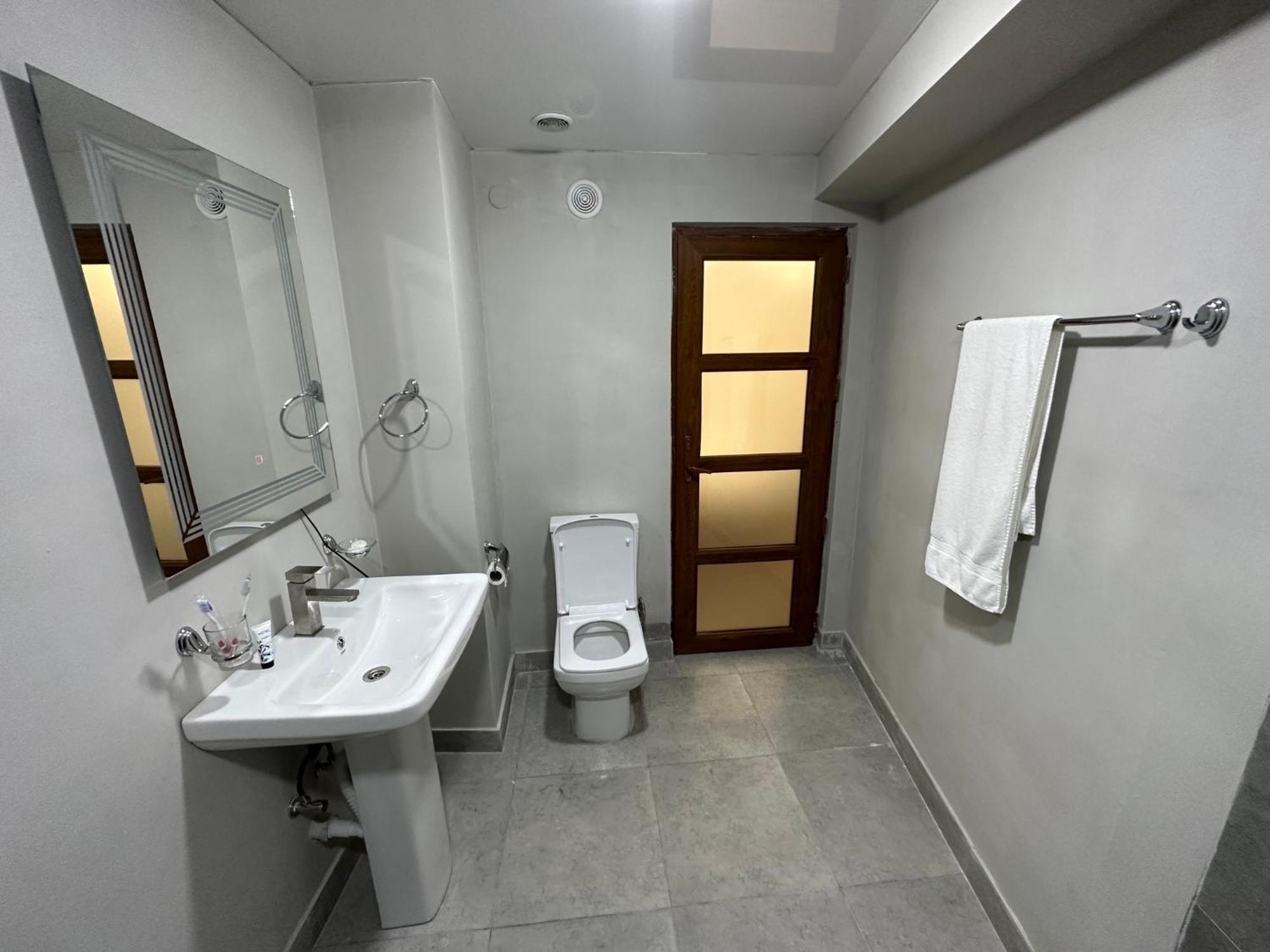 Friendly Hotel Erivan Exterior foto